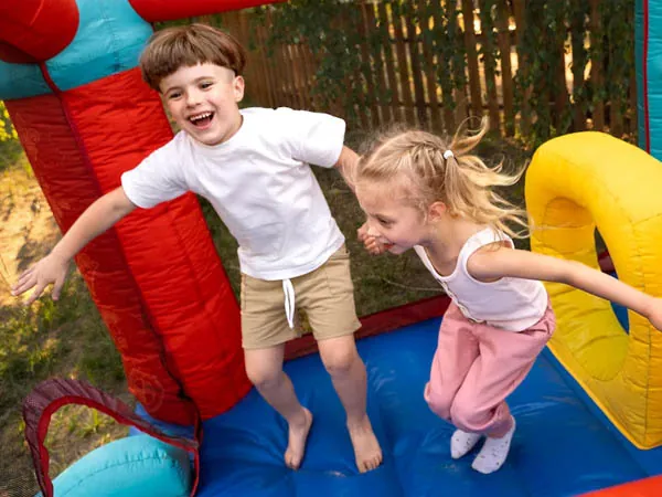 Festa infantil com brinquedos da Brincadeira de Criança